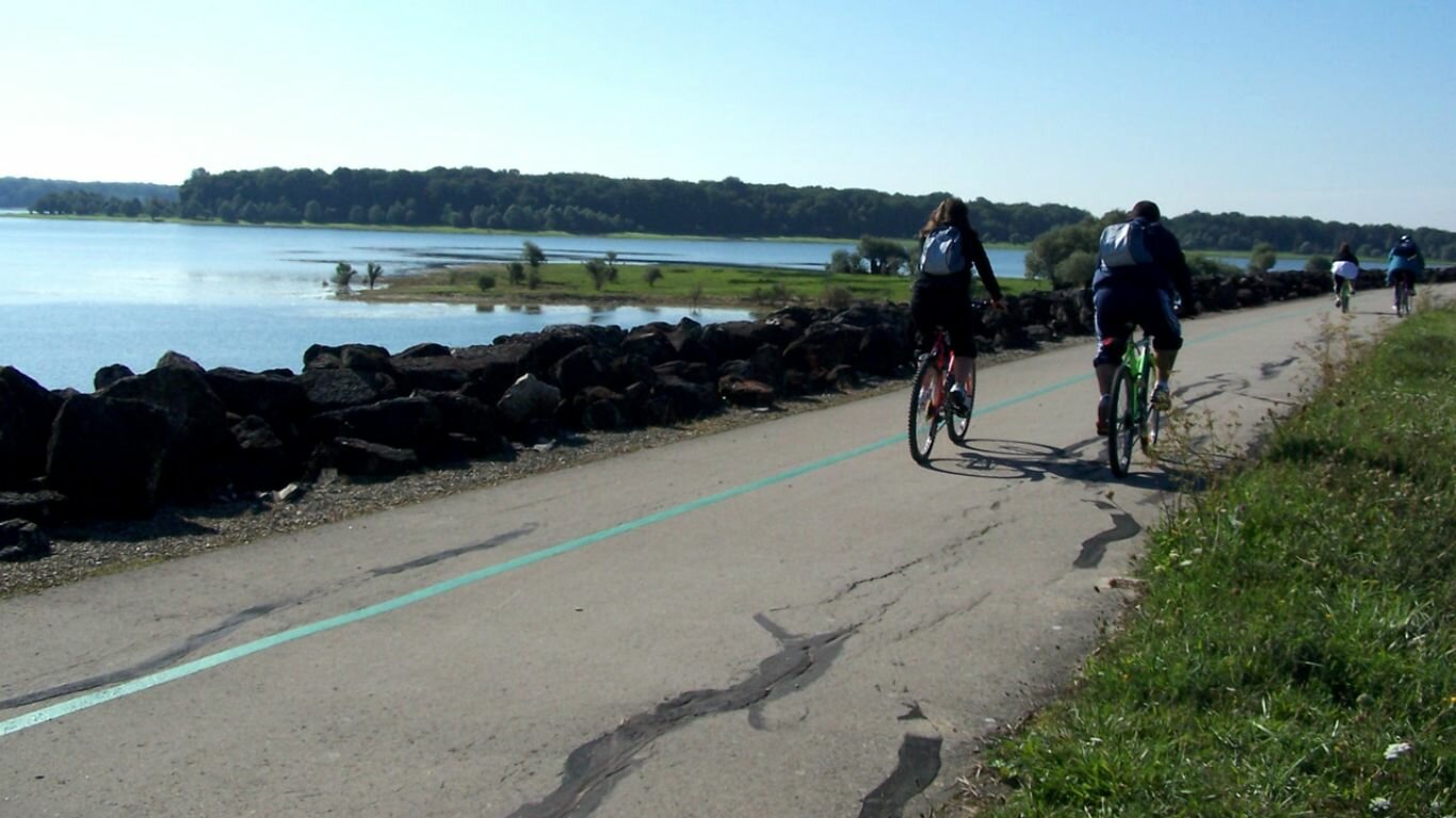 Vélovoie des lacs <p>Cet itinéraire de 42 km relie Troyes aux lacs, presque entièrement sur chemins protégés.</p>