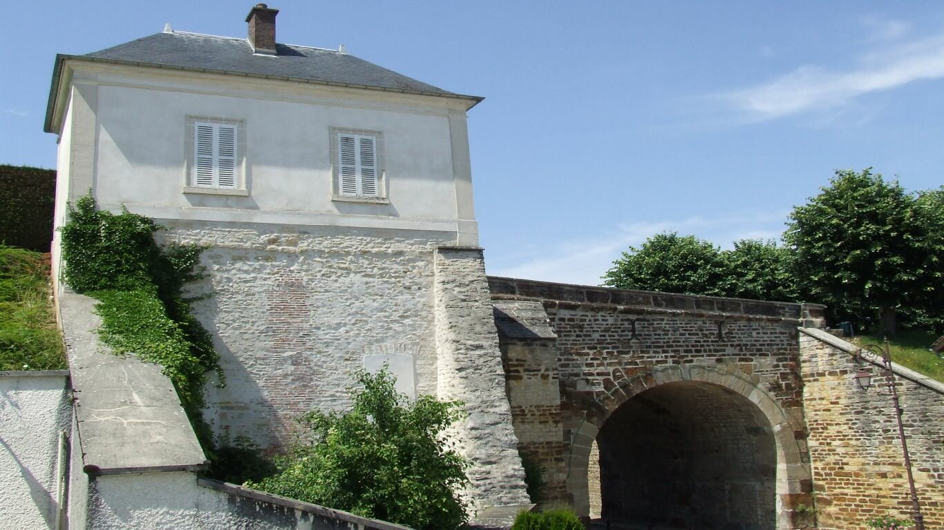 Pont du château - Brienne-le-Château <p>
Pont donnant accès à l'entrée par la grille d'honneur du Château de Brienne</p>